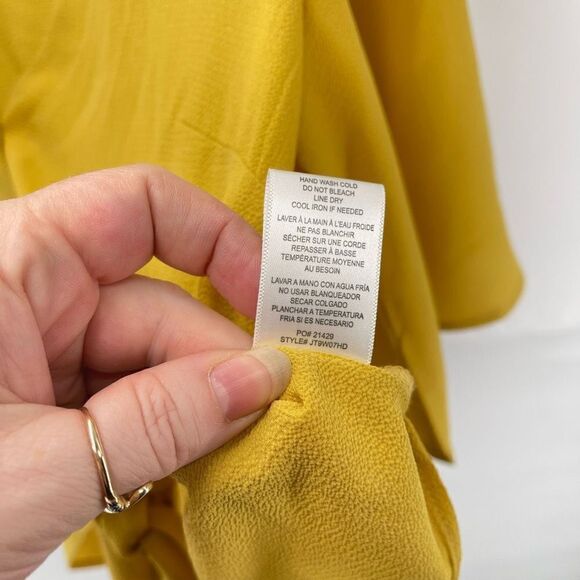 Hiatus Women's Front Tie-up Crop Top Size Small EUC mustard yellow flutter sleev - Picture 10 of 11